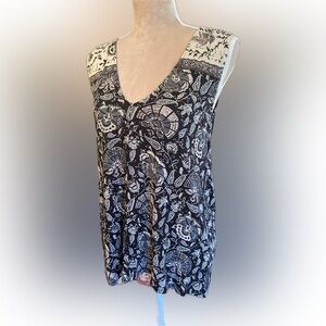 Lucky Brand Sleeveless Black and White Floral V-Neck Tank Top
